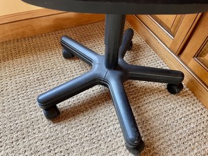 lot 95 image: Black Swivel Office Chair