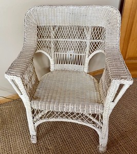 lot 80 image: Cream Wicker Chair