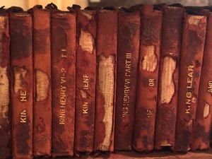 lot 65 image: Vintage Miniature Shakespear Novels