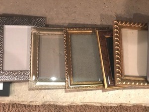 lot 160 image: 16 Picture Frames