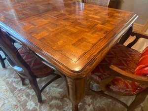 lot 17 image: Gorgeous Dining Room Table
