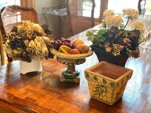 lot 22 image: Beautiful Decorative Faux Floral Arrangements