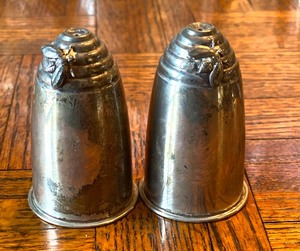 lot 25 image: Sterling Silver Salt and Pepper Shakers by Gorham w Bee Motif