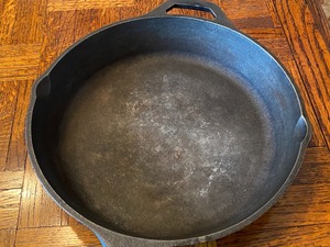 lot 27 image: Lodge Cast Iron Skillet