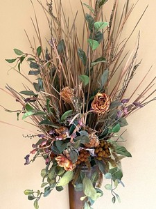 lot 36 image: Beautiful Wall Faux Floral Arrangement