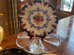 lot 43 image: Decorative Glassware