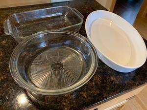 lot 206 image: Kitchen Baking Dishes