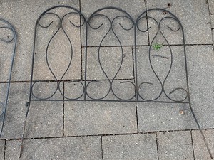 lot 200 image: Metal Garden Fencing