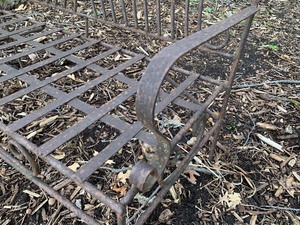 lot 201 image: Outdoor Metal Garden Bench