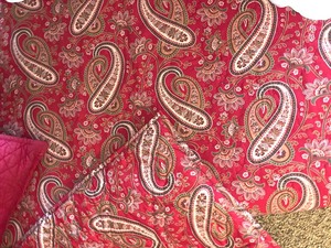 lot 204 image: Beautiful Bedding