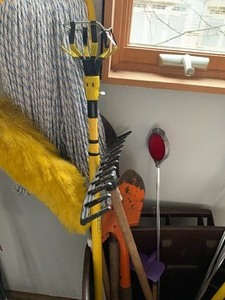 lot 144 image: Long Handled Tool Lot in a Rubbermaid  Container