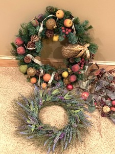 lot 71 image: Wreath and Garland Grouping