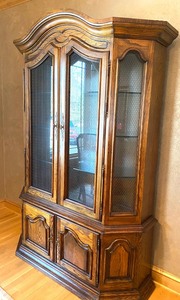lot 34 image: Vintage China Display Cabinet by Century