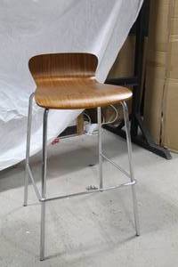 lot 473 image: Metal Bar Stool with Curved Wood Seat 19Wx20Dx35H