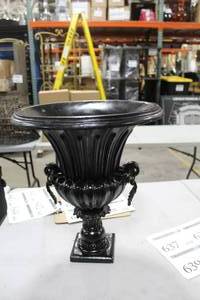 lot 640 image: Urn Dcor Black 16Dx18H
