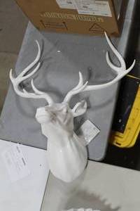 lot 706 image: Z Gallerie Resin Deer Head Wall Dcor Glossy White 24Lx20Wx39H (in box)