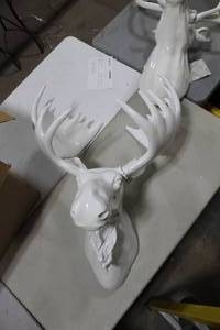 lot 705 image: Z Gallerie Resin Moose Head Wall Dcor White 24Lx20Wx32H (in box)