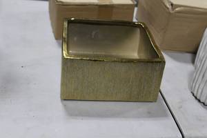 lot 722 image: Accent Dcor Glass Vase Gold  8-12Lx 8-12Wx4H (in box)