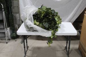 lot 662 image: Garland Dcor (in bag)