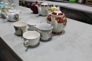 lot 734 image: Ceramic Tea Pot  with 4 Cups
