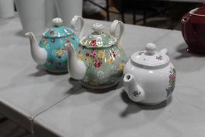 lot 736 image: Lot of (3) Ceramic Tea Pot