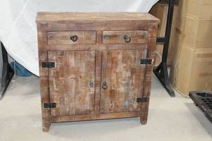 lot 686 image: Wood Dresser 2-drawer 2-door 39Lx 12-12Wx40H