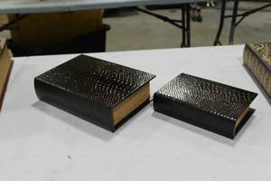lot 806 image: Lot of (2) Hideaway Books