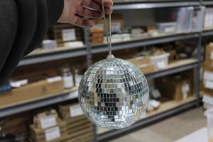 lot 843 image: Lot of (5) Mirrored Disco Ball 6D (in plastic bin)