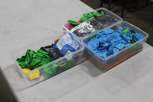 lot 862 image: Lot of Balloons Helium Quality 12D (in plastic bins)