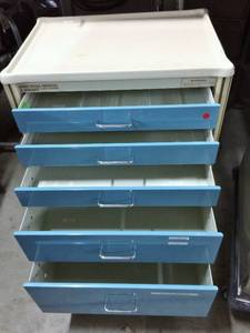MSRP $1800 ARMSTRONG HEAVY DUTY A-SMART MEDICAL SUPPLY MEDICATION CRASH CART 5 DRAWER WITH TONS OF ORGANIZING SORTING DIVIDERS INSIDE THE DRAWERS - BUILT TO LAST A LIFETIME GREAT CONDITION&nbsp