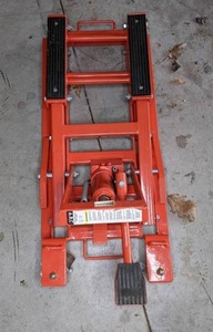 lot 6 image: JET 1500 Pound Capacity MotorcycleATV Jack