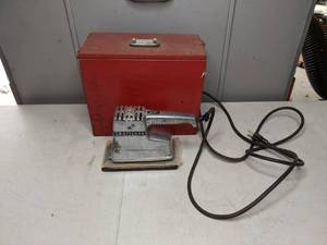 lot 31 image: Vintage Craftsman Sander w Wood Box