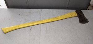 lot 56 image: 36 Splitting Axe