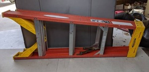 lot 43 image: Werner 4 Ft. Fiberglass Stepladder