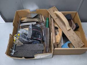 lot 69 image: Trowels & Home Repair Items