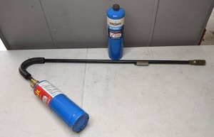 lot 30 image: Propane Cylinders and Torch