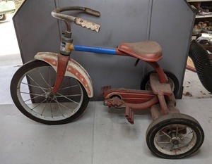 lot 18 image: Vintage Murray Tricycle