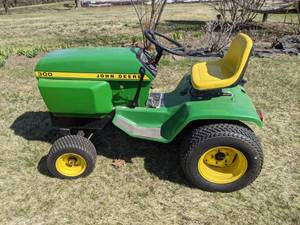 lot 2 image: 1970s John Deere 300 Lawn Tractor with Deck