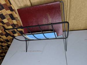 lot 275 image: Vintage Maps and Atlases Magazine Rack