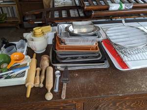 lot 301 image: Big Bakeware Lot
