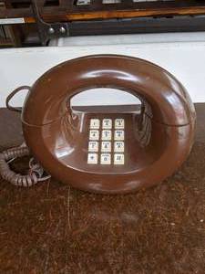 lot 303 image: Vintage Western Electric Round Sculptura Donut Phone