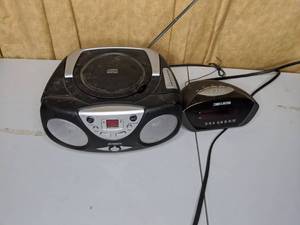 lot 249 image: Portable Stereo and Radio Alarm Clock