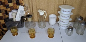 lot 260 image: Lot of Vintage Kitchenware