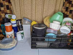 lot 263 image: Large Lot of Dishware & Tupperware