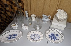 lot 227 image: Glassware and Decorative Plates