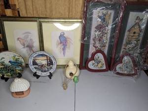 lot 228 image: Bird Decor