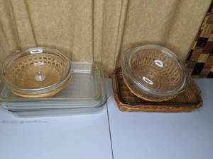 lot 200 image: Assorted Vintage Glass Baking Dishes