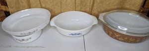 lot 201 image: Four Vintage Glass Baking Dishes Pyrex & Others