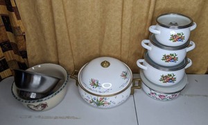 lot 204 image: Floral Bowl Variety Pack