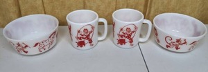lot 206 image: Set of 4 Vintage Hazel Atlas Childrens Circus Dishes